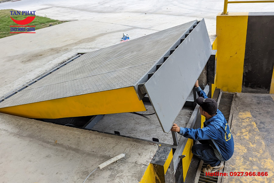 Sàn nâng thủy lực