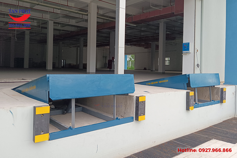 Dock Leveler do CTCP Công nghệ Tự động Tân Phát sản xuất và lắp đặt.