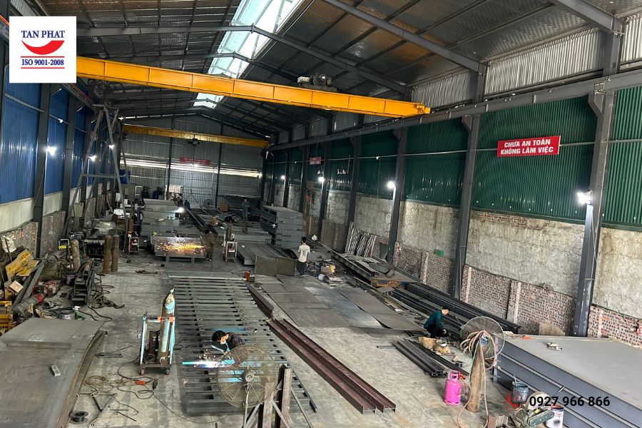 Sản xuất bàn cân tại xưởng cơ khí TCT thuộc Công ty Cổ phần Công nghệ Tự động Tân Phát