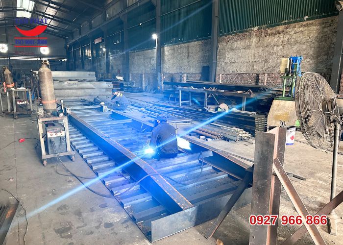 Sản xuất cầu dẫn xe nâng