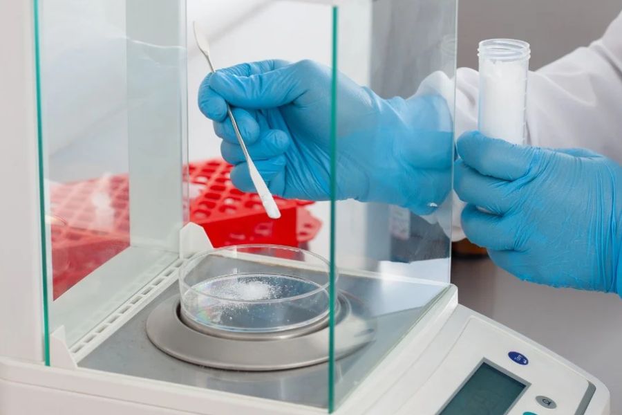 Sử dụng cân kỹ thuật