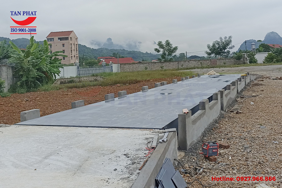 Trạm cân điện tử kỹ thuật số tải trọng 150 tấn do CTCP Công nghệ Tự động thi công lắp đặt.