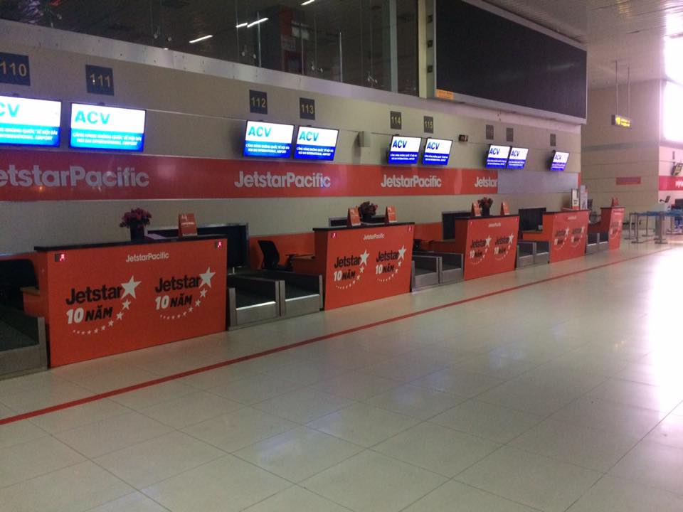 Quảng cáo tam anh đồng hàng cùng lễ kỷ niệm 10 năm của hãng máy bay JetstarPacific.