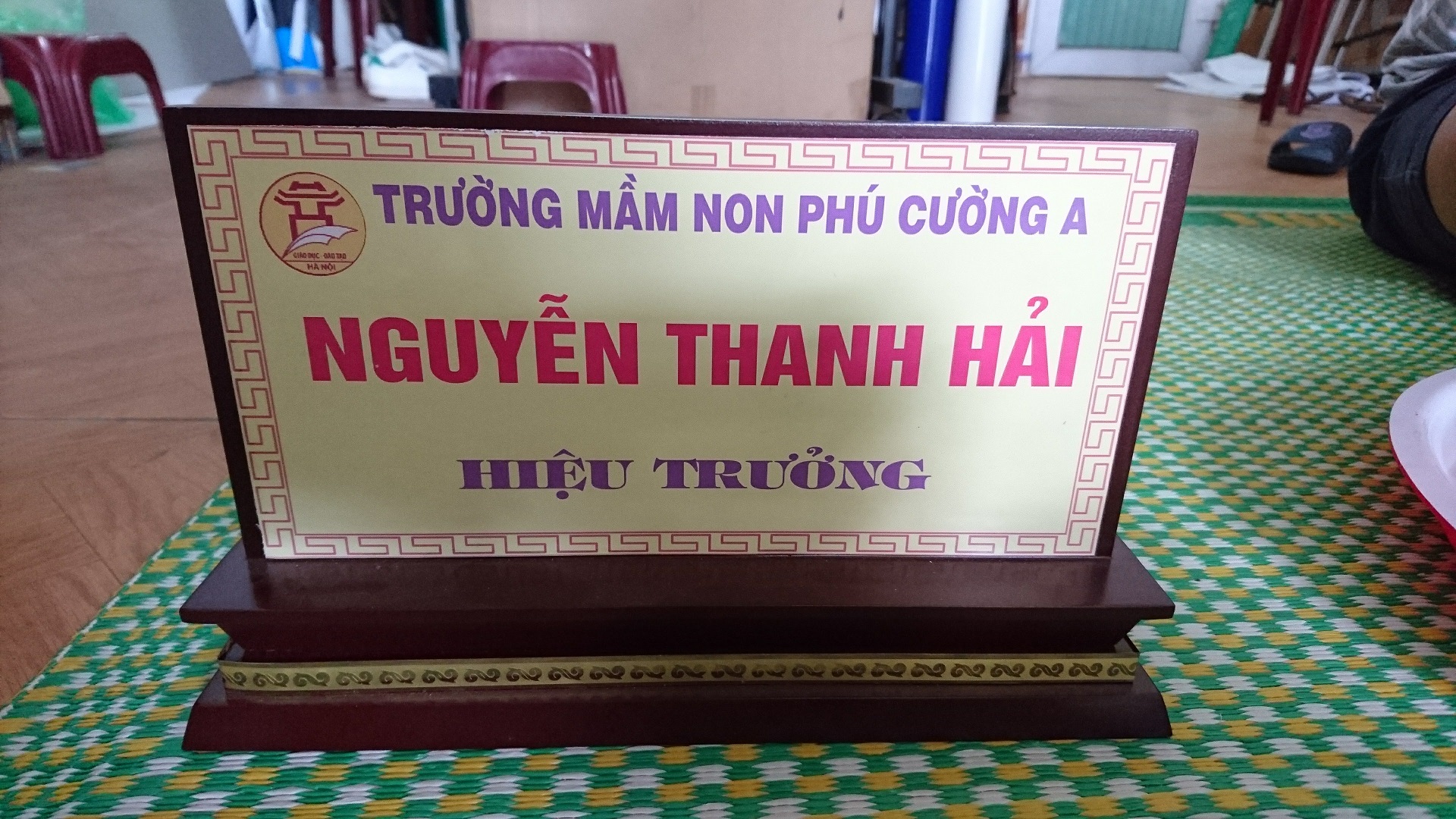 biển chức danh bằng gỗ