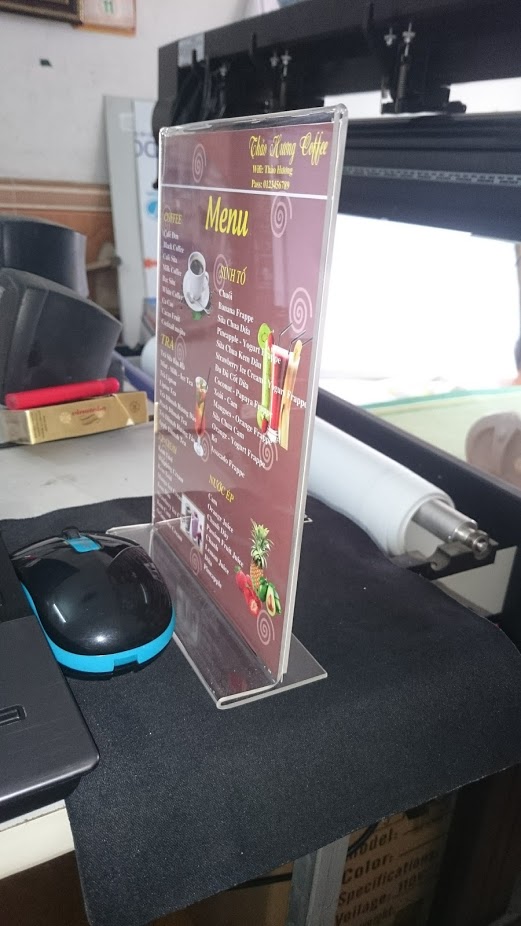 giá đựng menu bằng mica