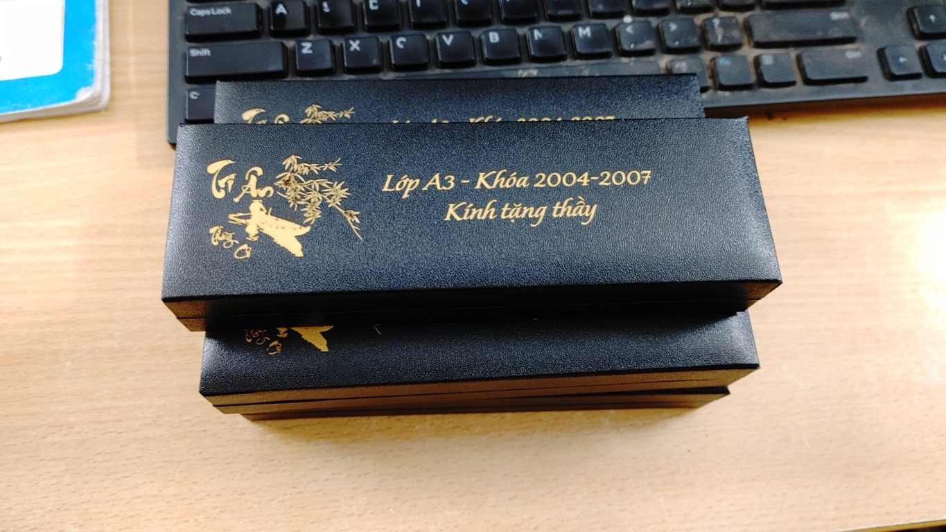 Hộp bút giả da khắc laser