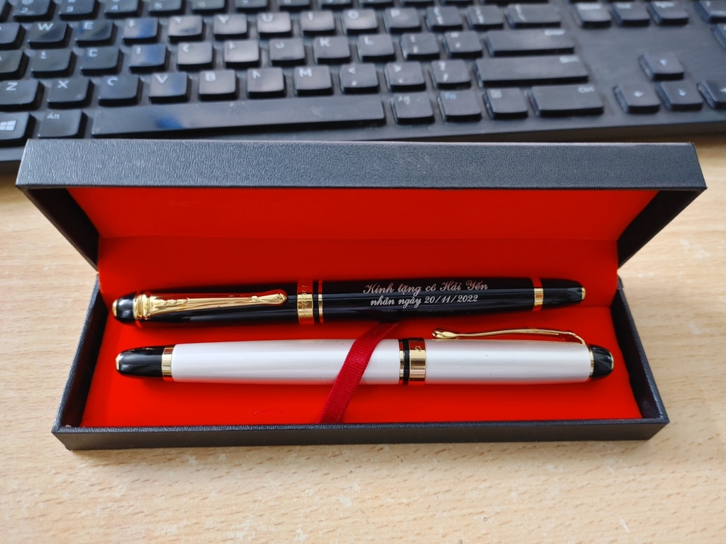 Bút ký kim loại khắc tên