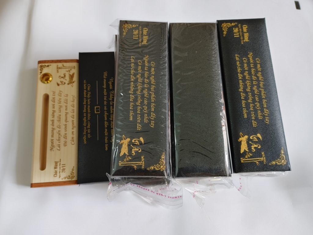 Hộp bút ký khắc tên tặng thầy cô 20/11