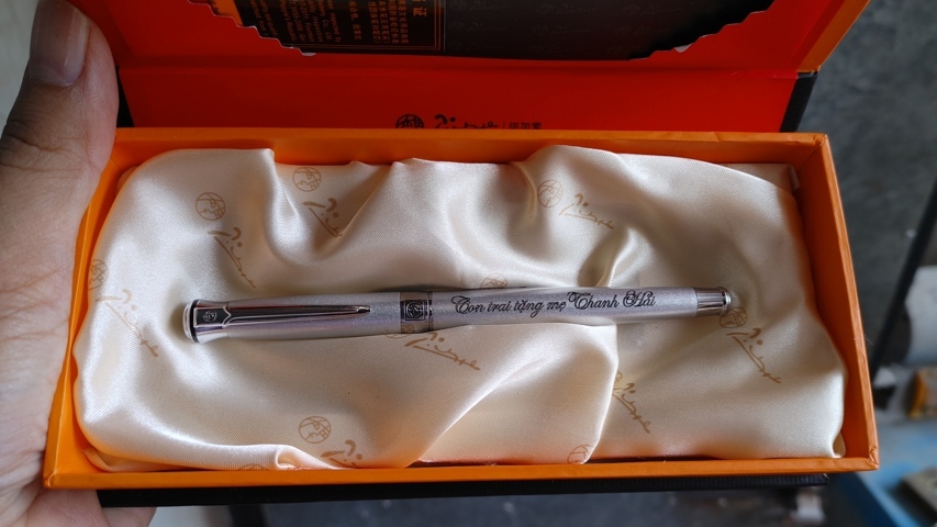 Bút ký Picasso khắc laser theo yêu cầu