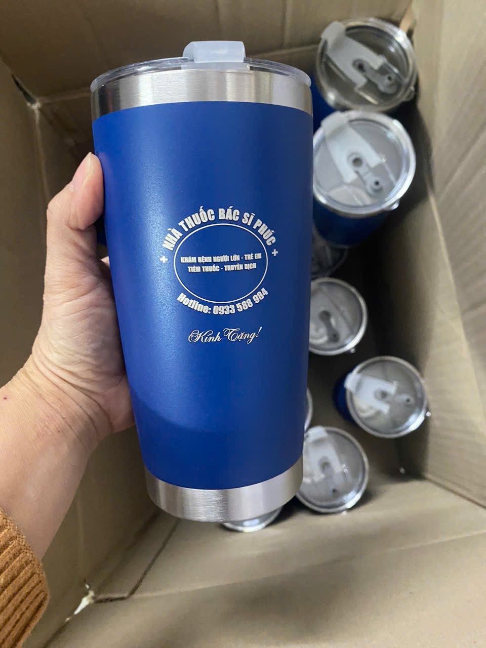 Cốc giữ nhiệt đẹp - quà tặng thiết thực tiện dụng