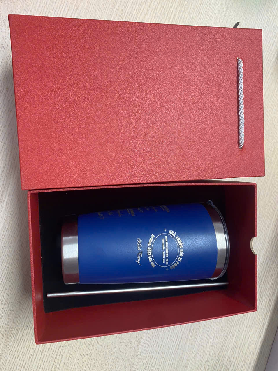 Cốc giữ nhiệt 600ml có ống hút, khắc tên theo yêu cầu và tạo combo set quà làm thương hiệu