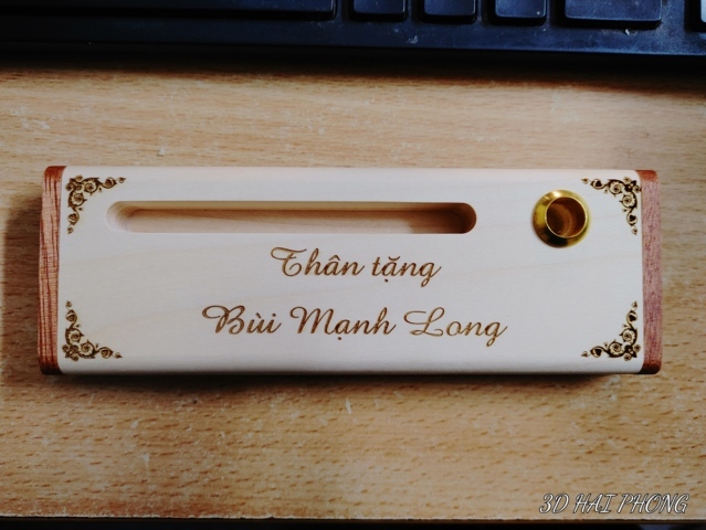 Hộp bút gỗ khắc tên