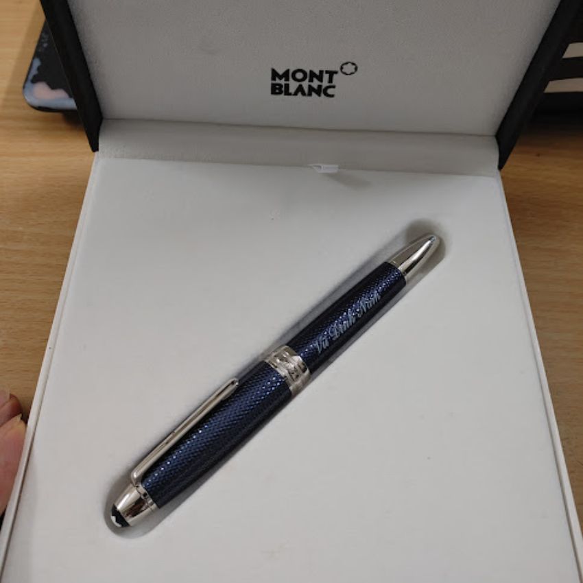 In-UV-tren-but-Montblanc