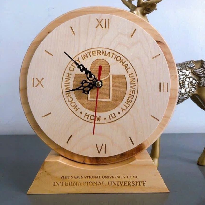 Dong-ho-go-de-ban-khac-hinh (In khắc laser theo yêu cầu)