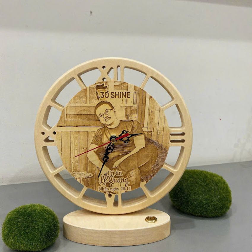 Dong-ho-go-de-ban-khac-hinh (In khắc laser theo yêu cầu)