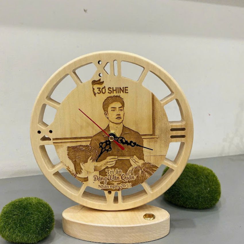 Dong-ho-go-de-ban-khac-hinh (In khắc laser theo yêu cầu)