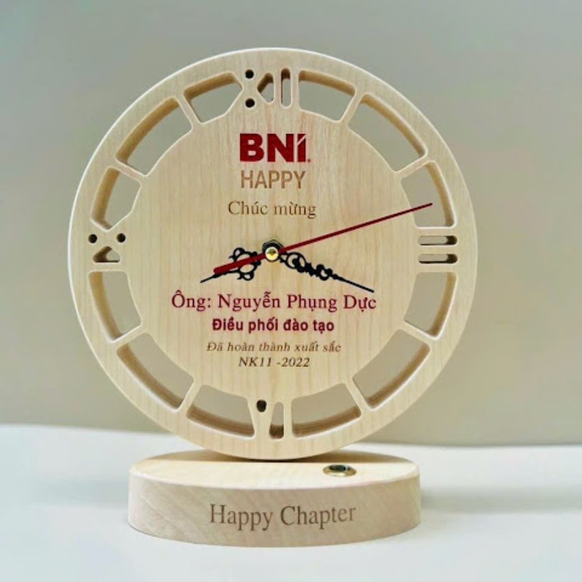 Dong-ho-go-de-ban-khac-hinh-cho-Chapter-BNI