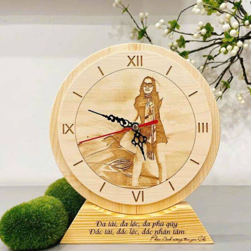 Đồng hồ gỗ khắc laser -quà tặng cá nhân và quà tặng doanh nghiệp