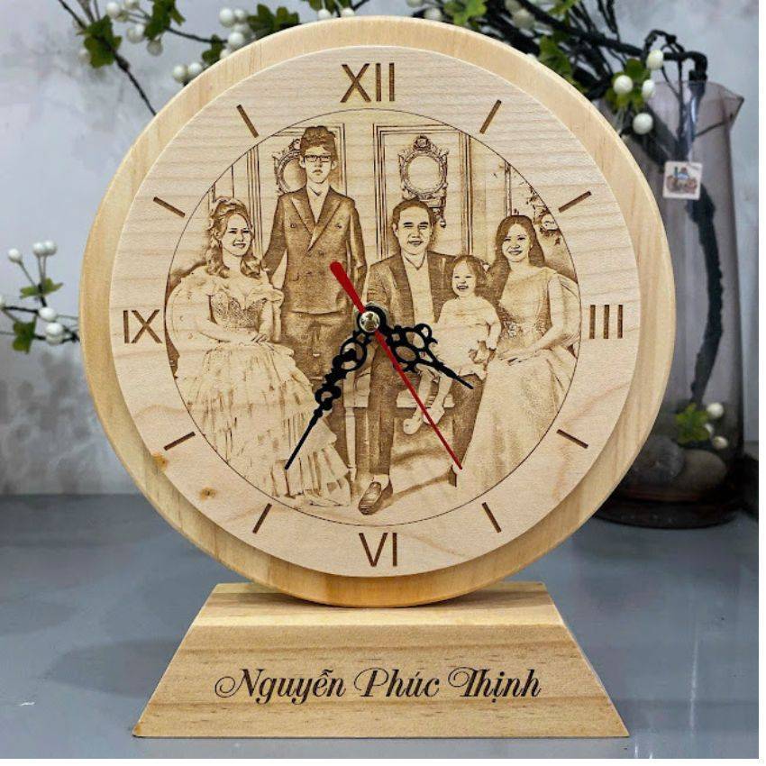 Đồng hồ gỗ khắc laser hình ảnh-quà tặng cá nhân và quà tặng doanh nghiệp