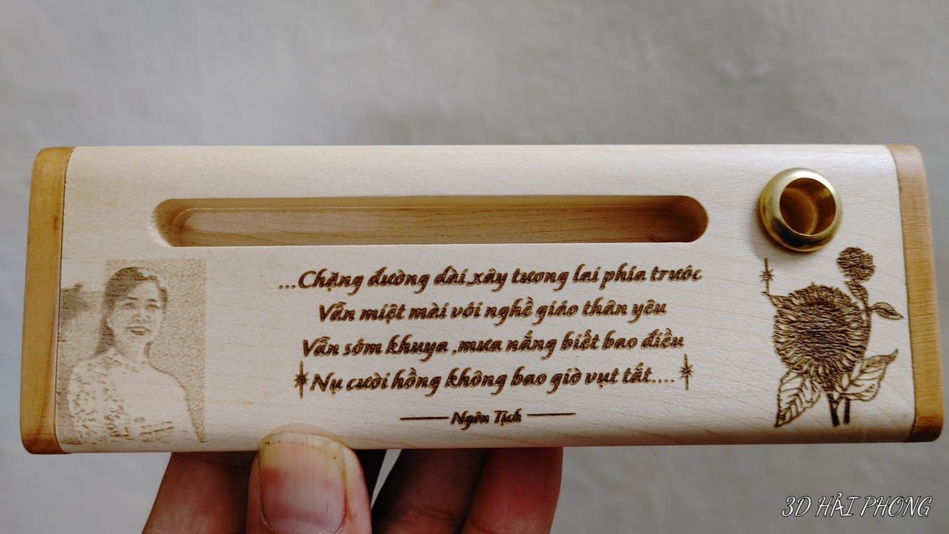 Bút gỗ khắc hình