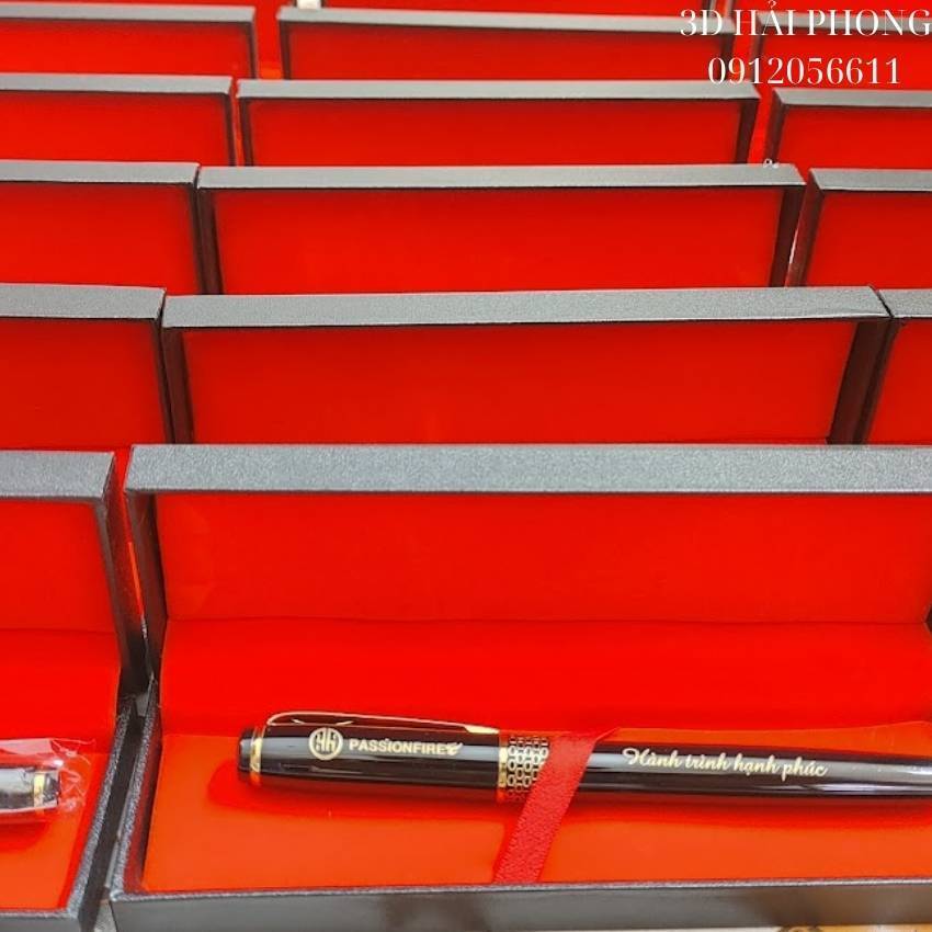 Hộp bút giả da lót nhung đỏ khắc laser theo yêu cầu