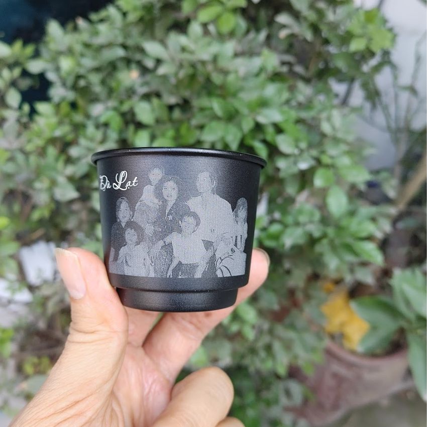 Khac laser nhom anode - phin pha ca phe den