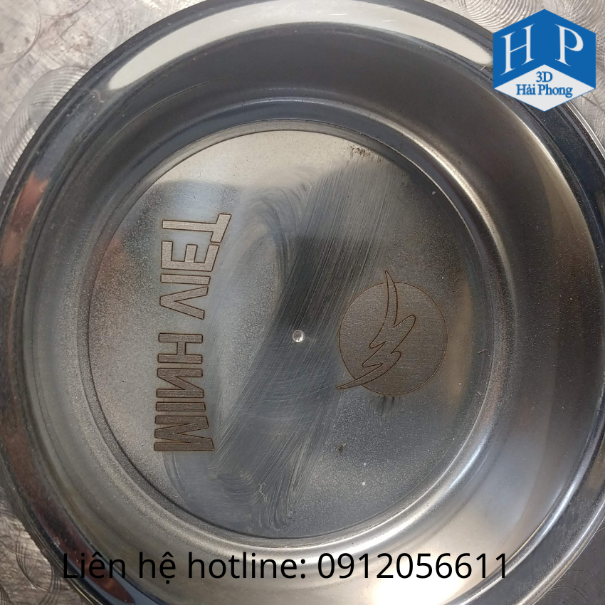 Che-tao-khuon-ep-nhua-su-dung-may-khac-laser-khac-logo