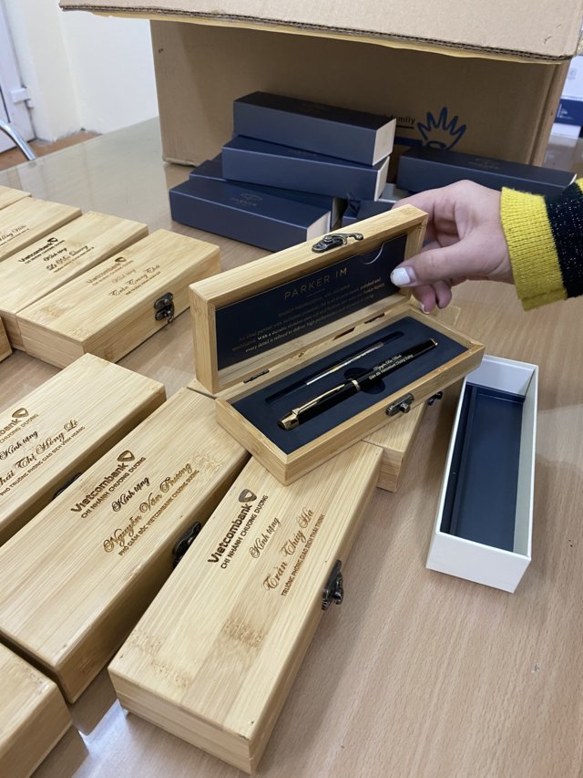 Hộp bút khắc laser theo yêu cầu