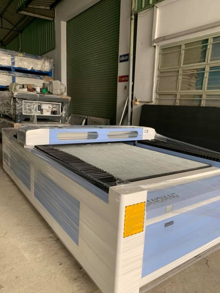 Máy cắt laser CO2 khổ lớn - cắt phi kim