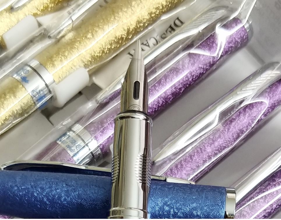 Bút ngòi lá tre hay còn gọi là bút lá tre, được dùng trong luyện viết chữ đẹp