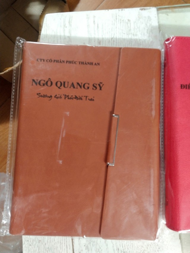 sổ bìa da khắc laser theo yêu cầu