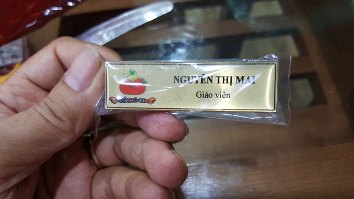 Thẻ tên cài nam châm