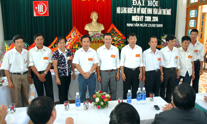Ban chấp hành Hội làng nghề đá mỹ nghệ Ninh Vân ra mắt.