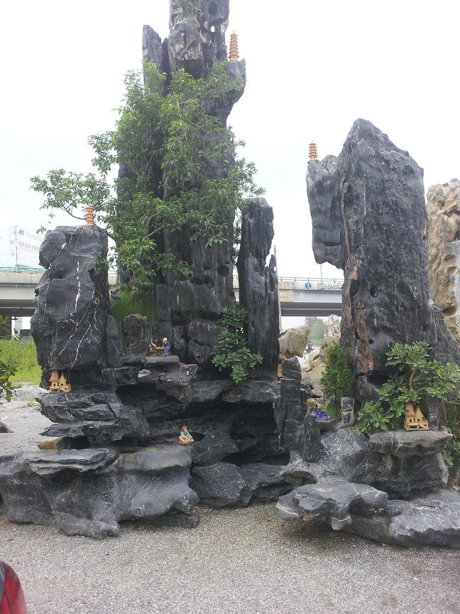 Đá cảnh tự nhiên - nguyên liệu chính để tạo non bộ