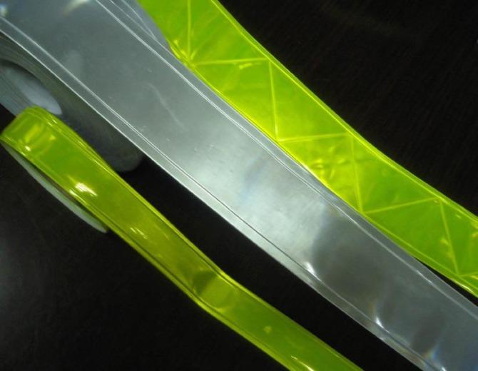 các loại phụ kiện phản quang may quần áo