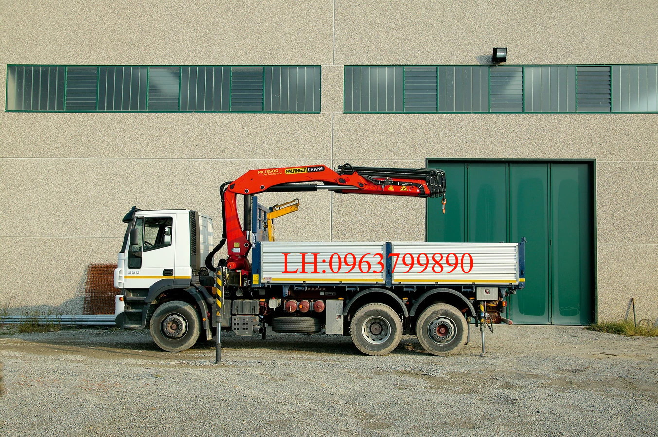 Cẩu gấp khúc Palfinger 8 tấn gắn xe tải