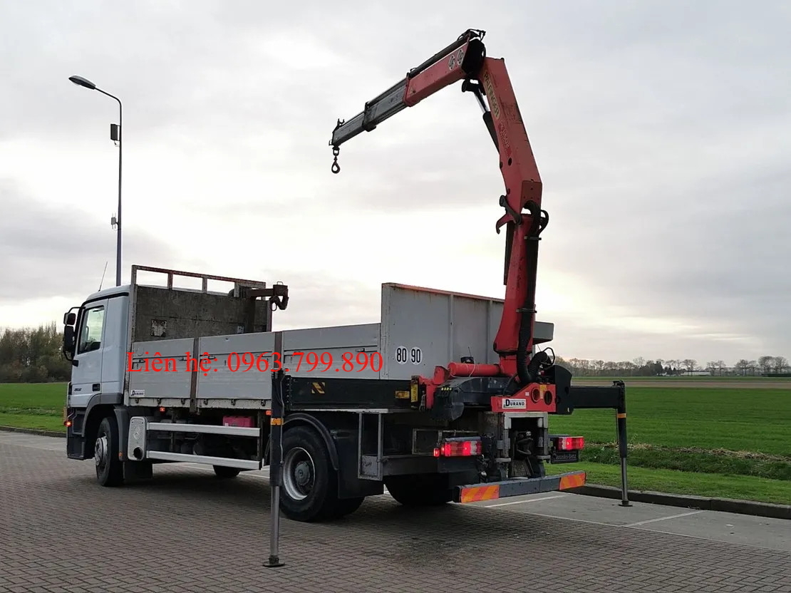 Cẩu gấp khúc 5 tấn Palfinger