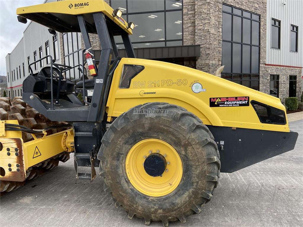 cho thuê xe lu rung chân cừu 211PD