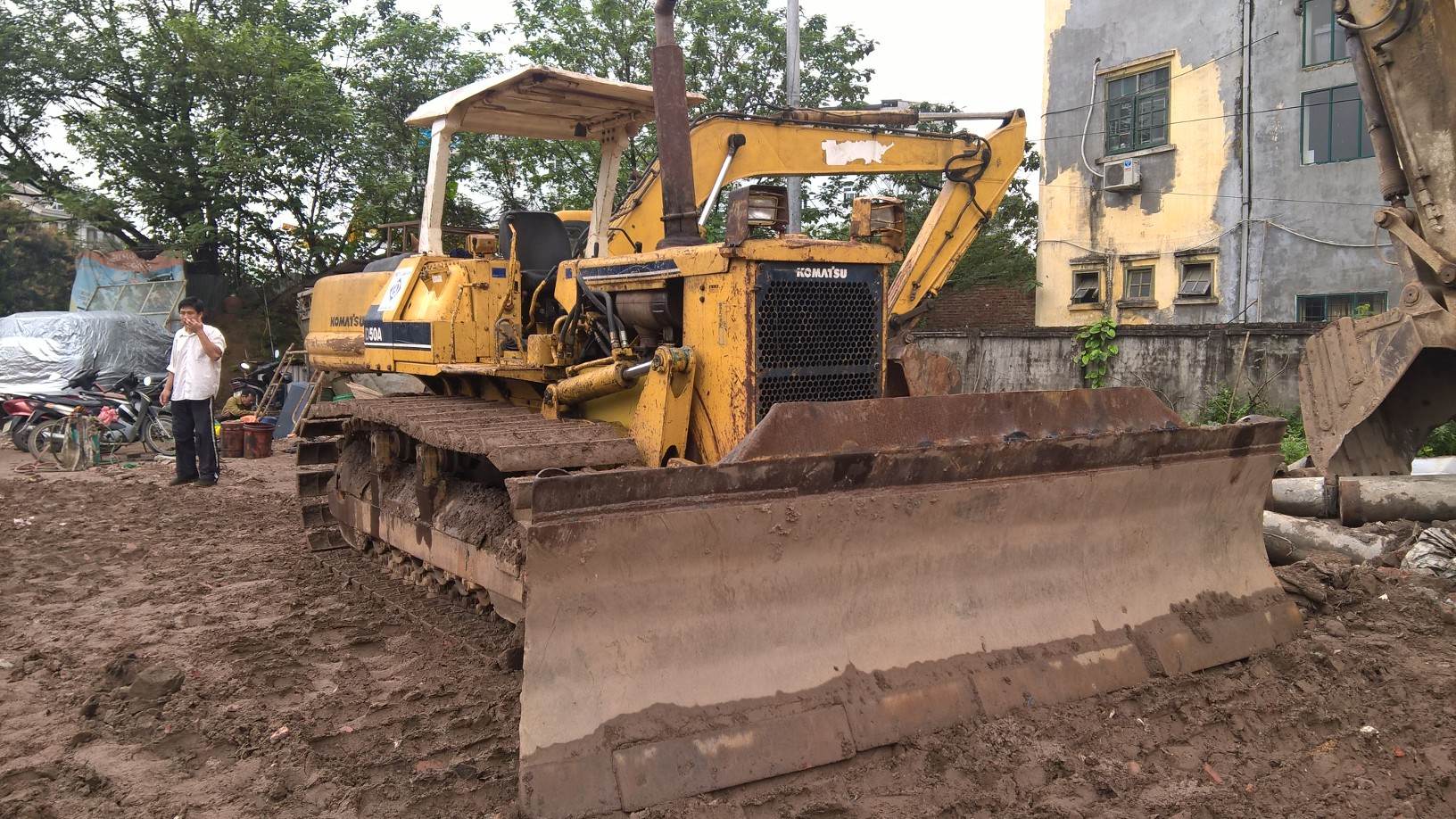 cho thuê máy ủi D5