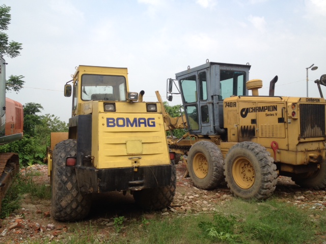 Cho thuê lu rng bomag 213D