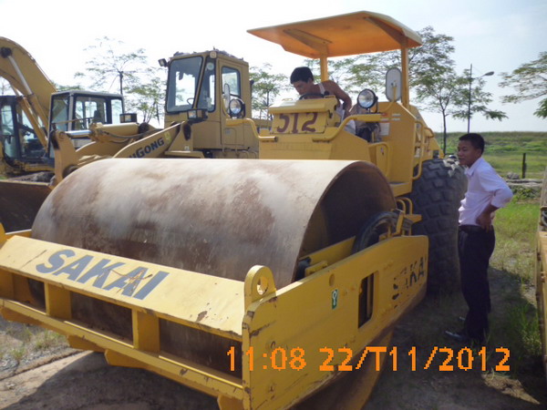 Cho thuê máy lu rung sakai SV512