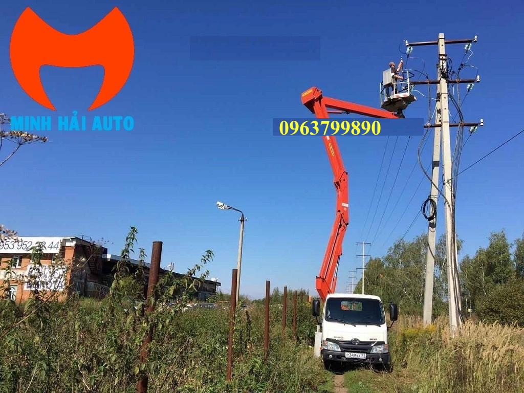 xe ô tô nâng người cắt tỉa cây xanh