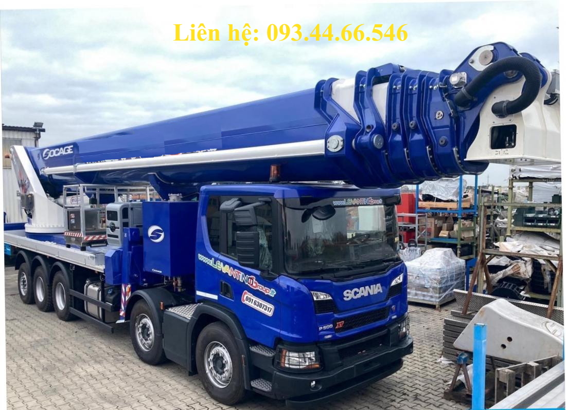 Xe ô tô nâng người 100 m