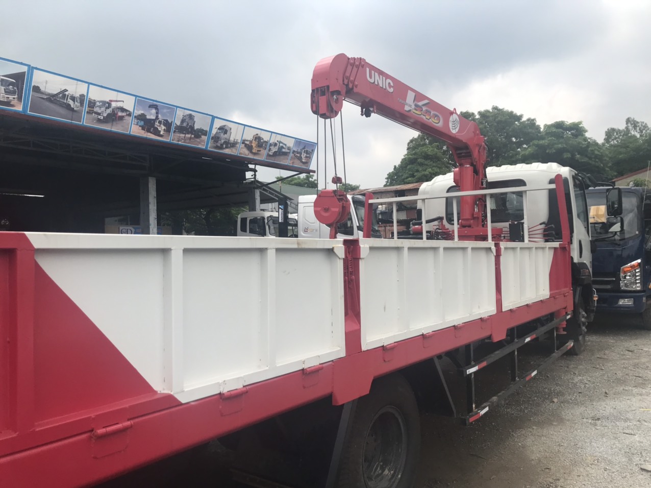 xe tải gắn cẩu tự hành 3 tấn