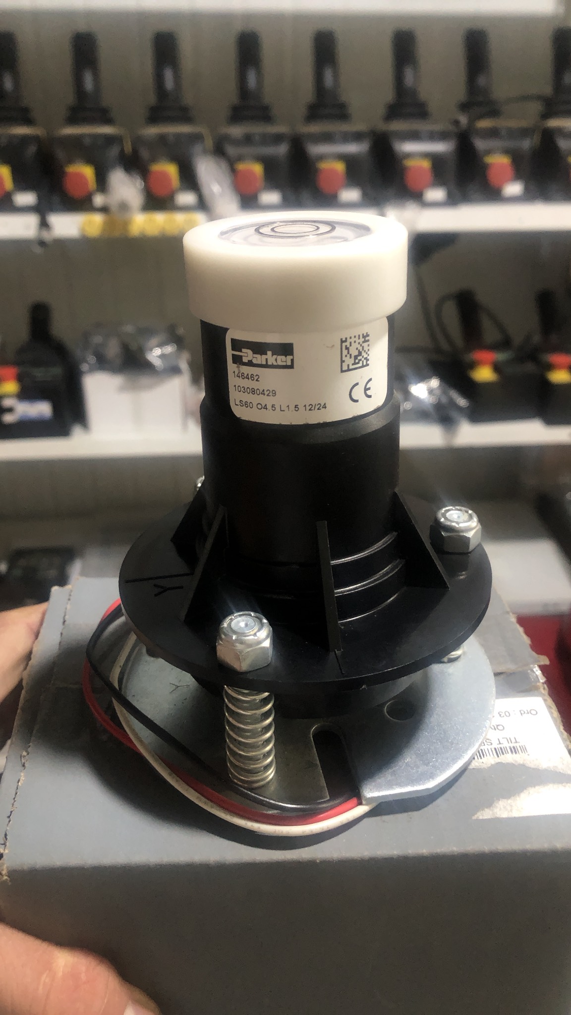 - GE-42439cảm biến độ nghiêng sử dụng cho xe nâng người Genie: Z30/20N, Z33/18, Z34/22N