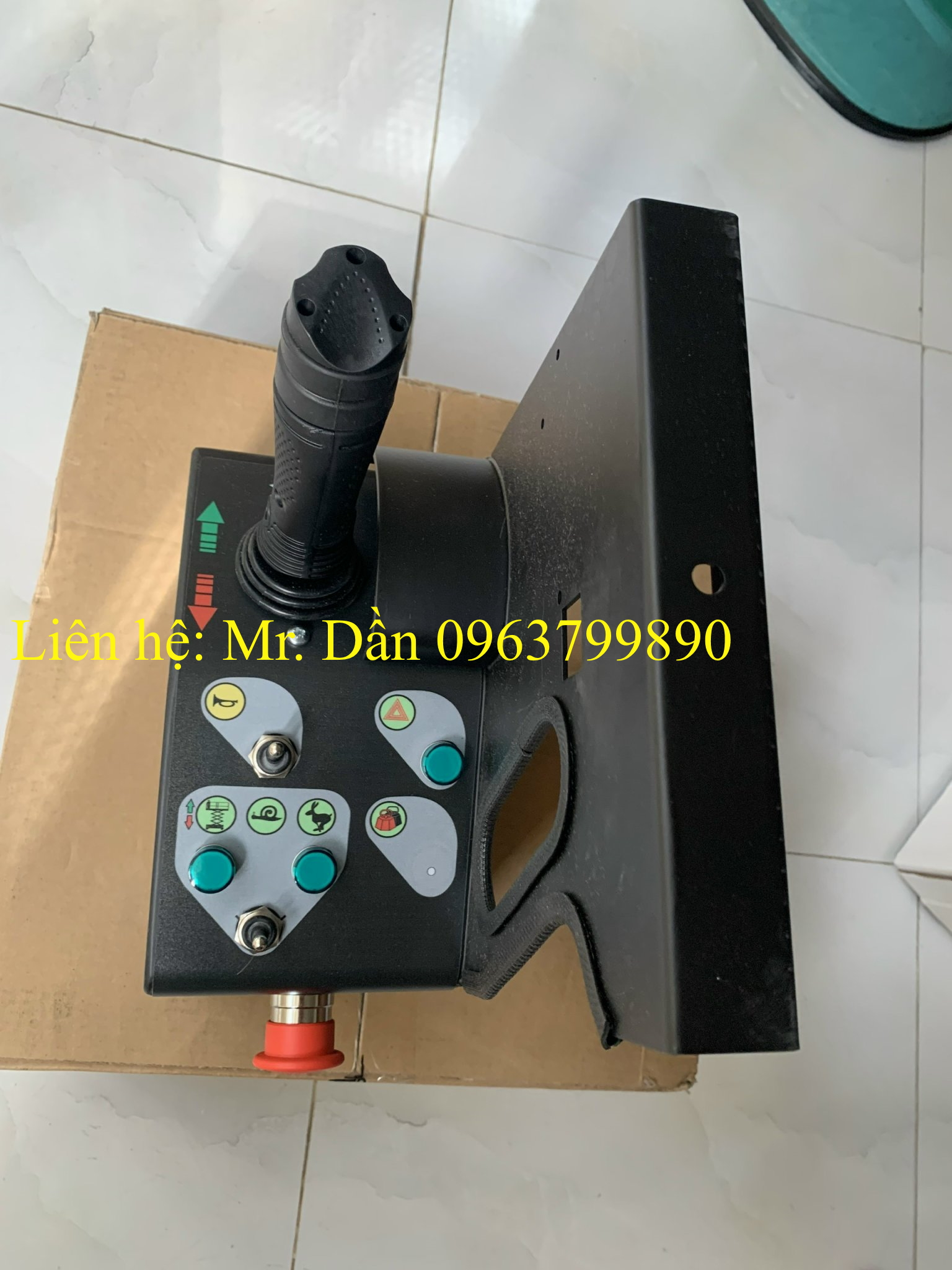 Hộp tay trang điều khiển xe nâng người Haulotte Compact 10