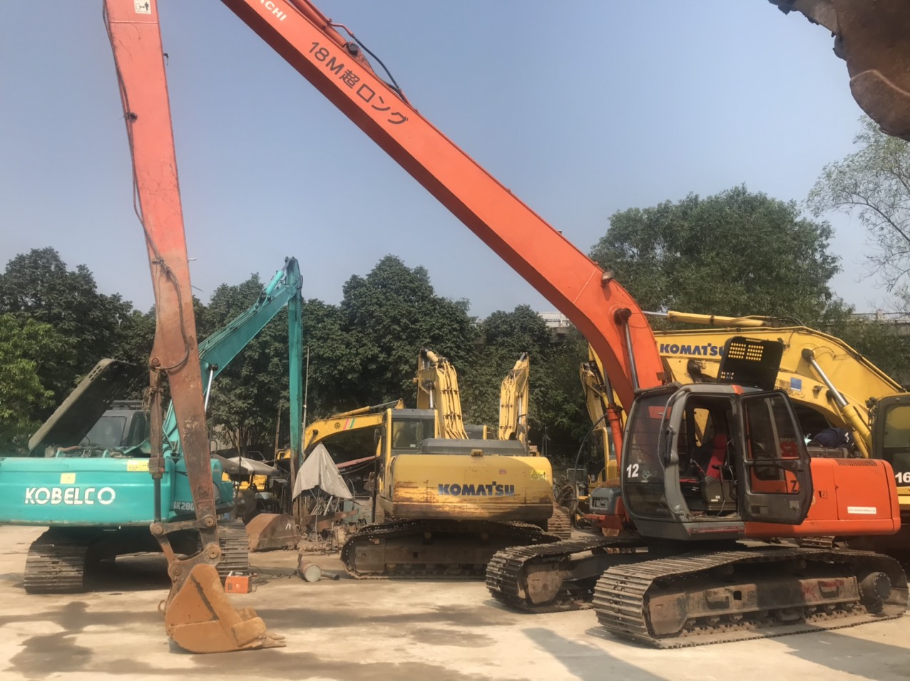 Giá cho thuê máy xúc đào cần dài