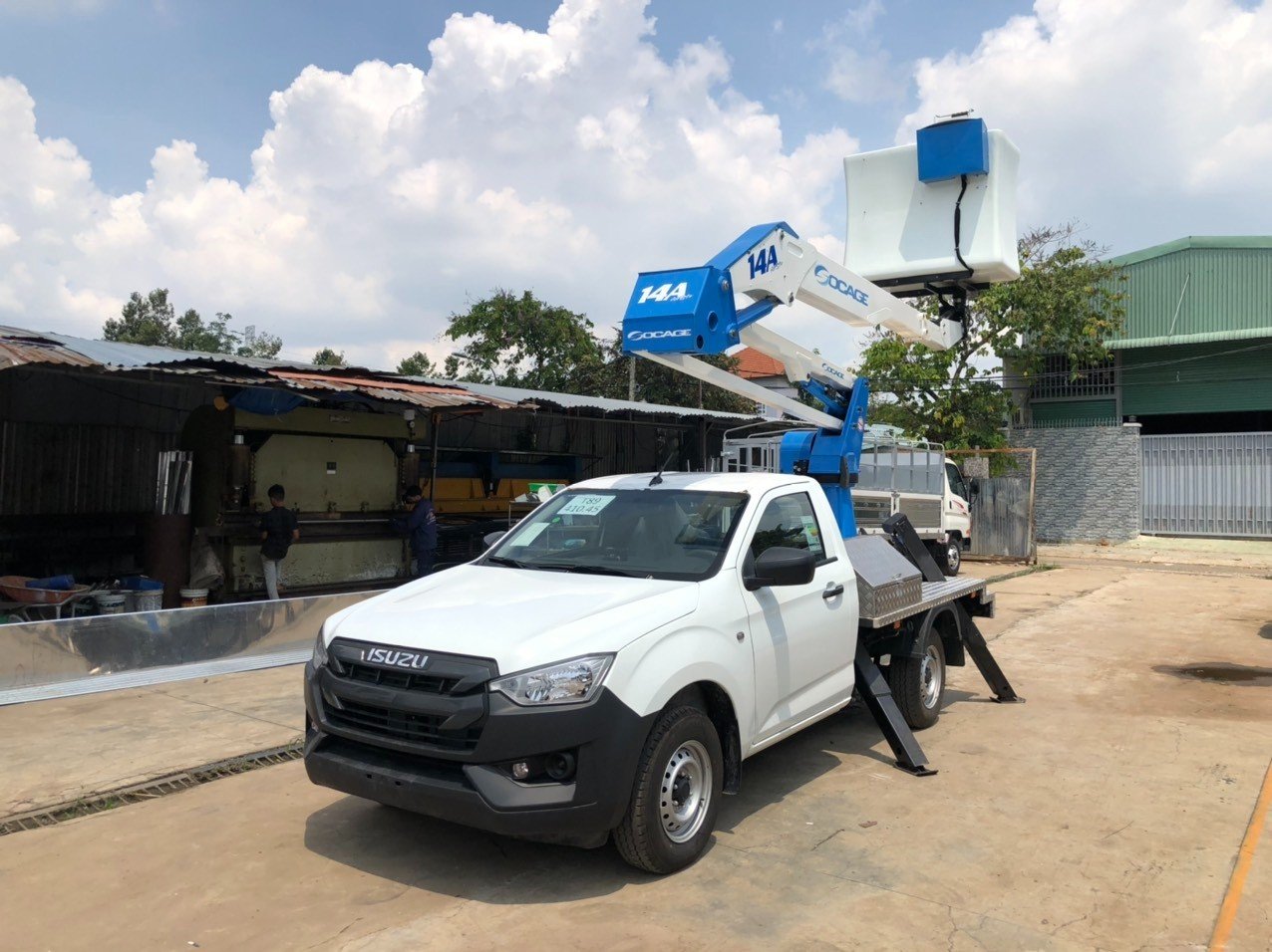 Thang nâng người 14m Socage 14A