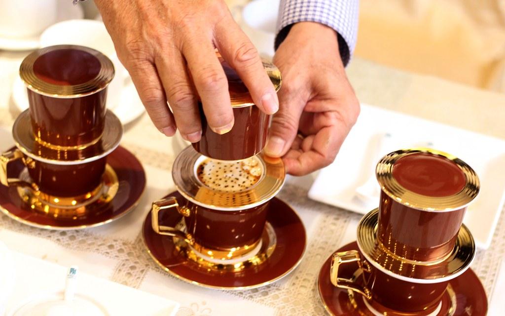 Pha cà phê chồn Robusta Blend 250gr bằng phin