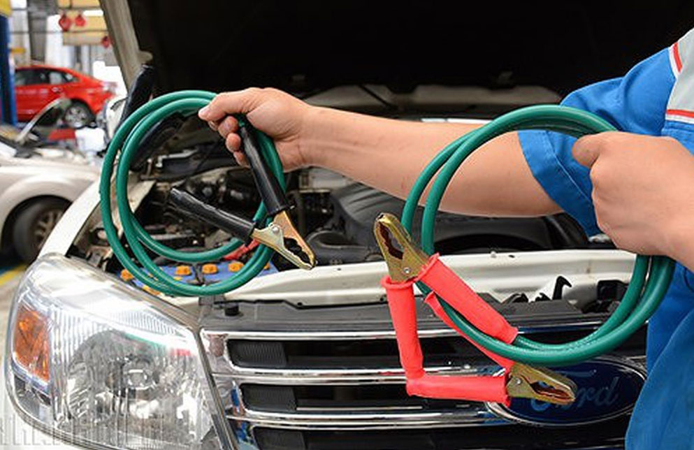 Không khởi động được xe ác quy hết điện thì phải làm gì